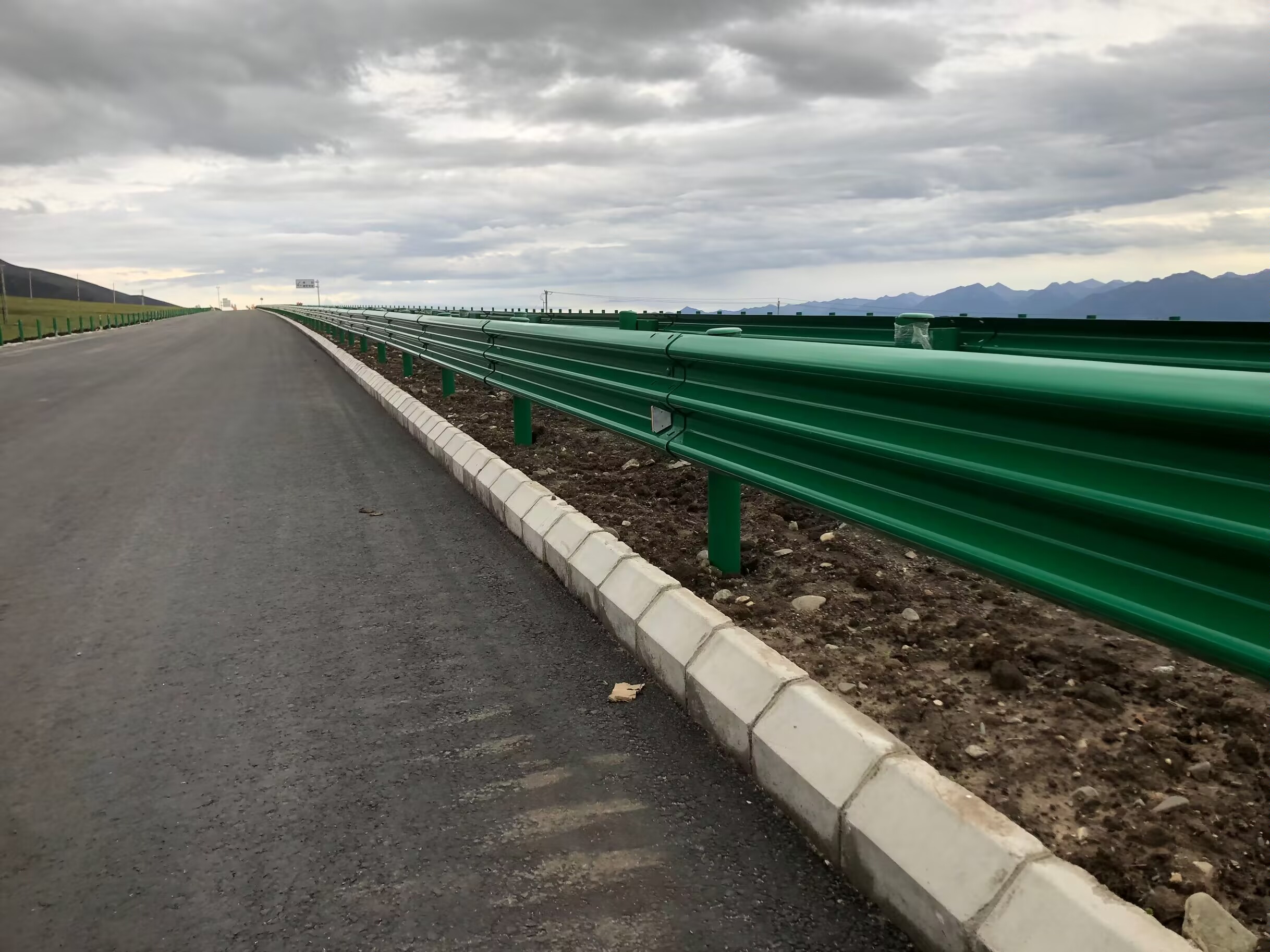 蓬安县乡村公路波形护栏防撞波形护栏 - 推荐